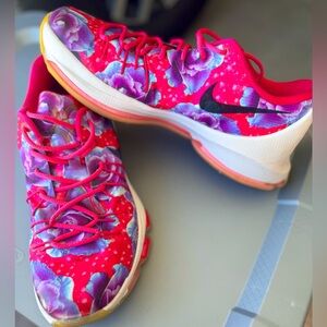 Men’s KD8 Aunt Pearl Athletic Shoes!!